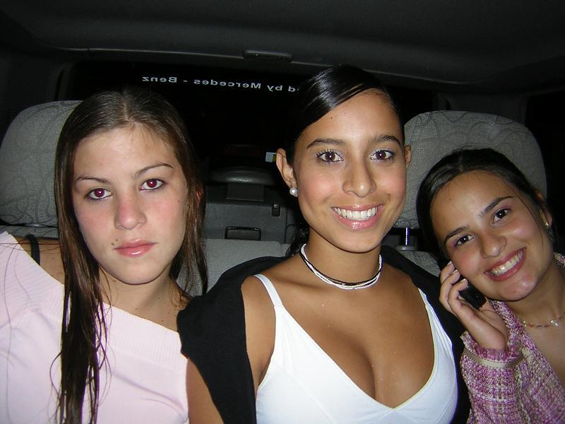 so, mari y keka carro